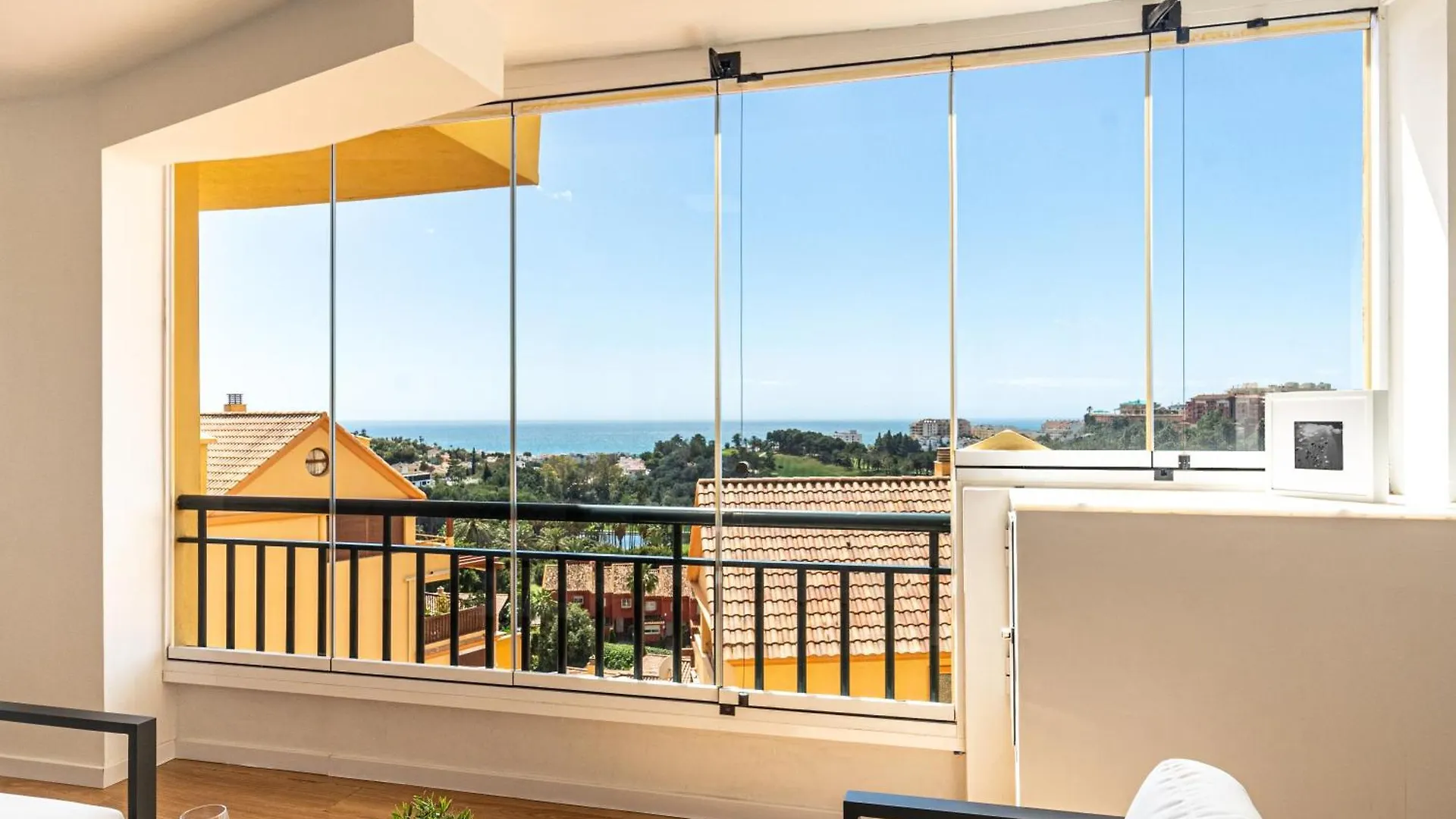 Wonderful Golf & Beach Apartment With Front Seaview And Pool Benalmádena
