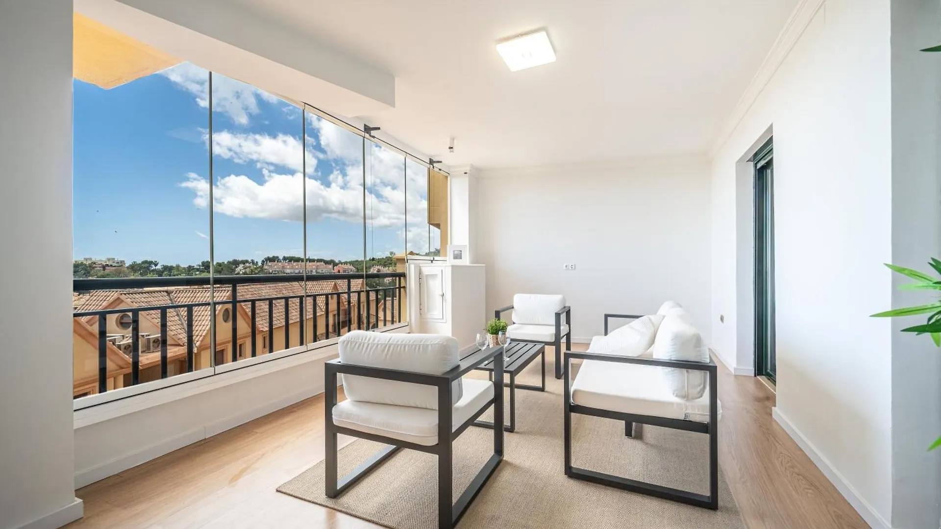 Wonderful Golf & Beach Apartment With Front Seaview And Pool Benalmádena