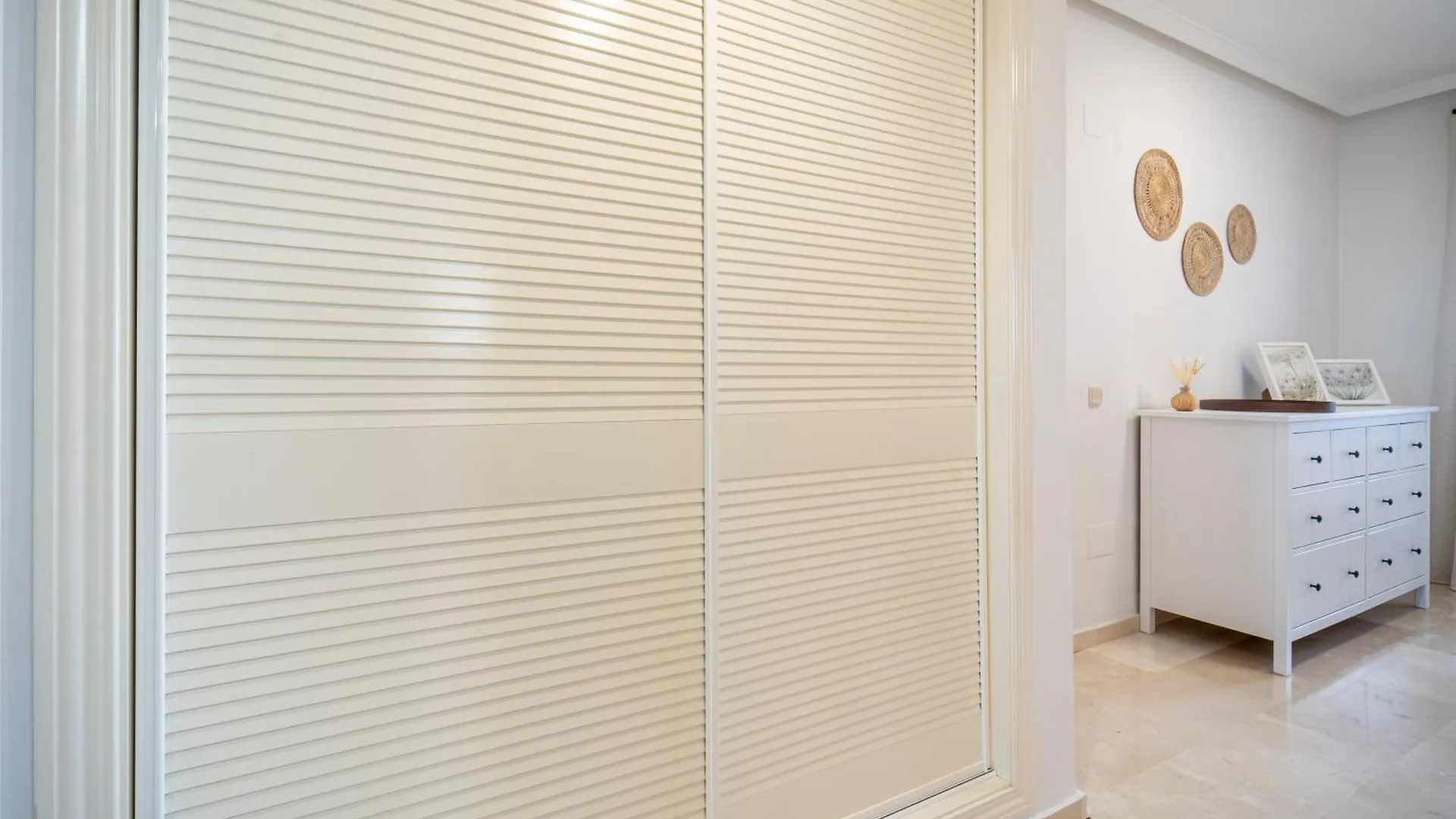 Wonderful Golf & Beach Apartment With Front Seaview And Pool Benalmádena