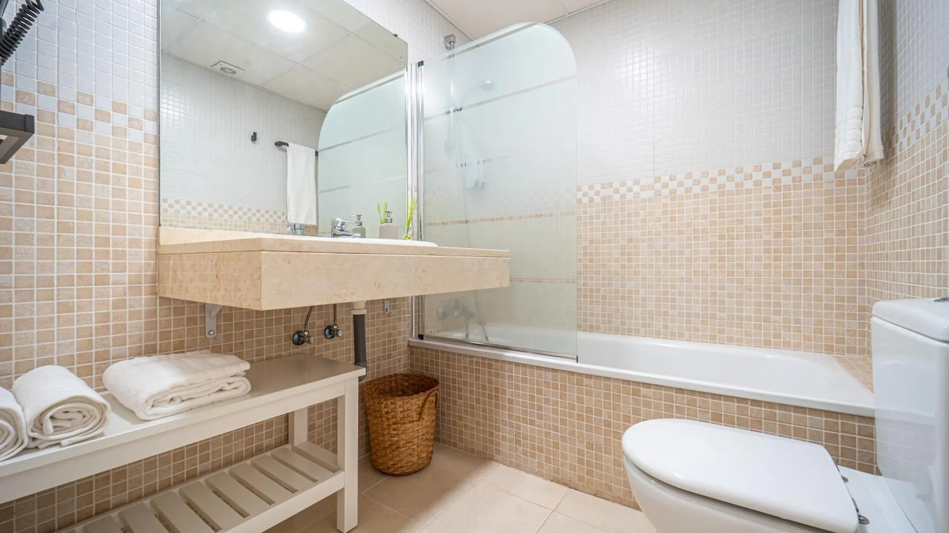 Wonderful Golf & Beach Apartment With Front Seaview And Pool Benalmádena